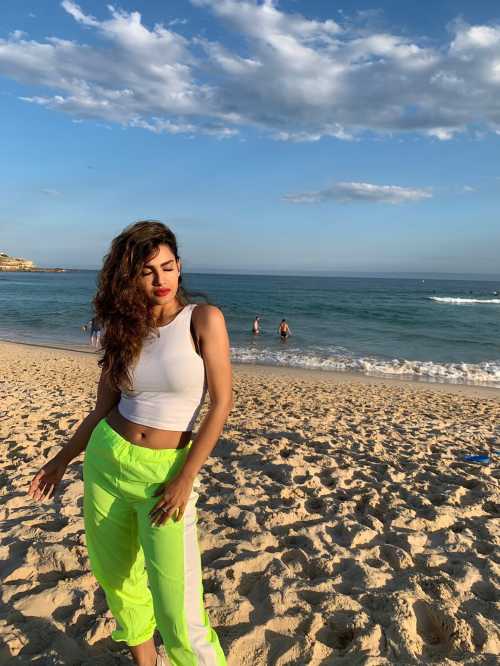 Sakshi Dwivedi Photos