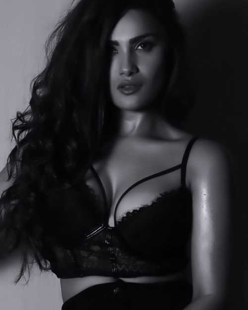 Sakshi Dwivedi Photos