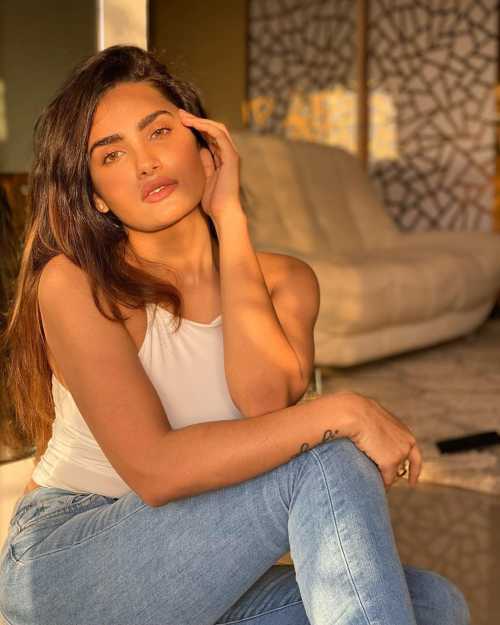 Sakshi Dwivedi Photos