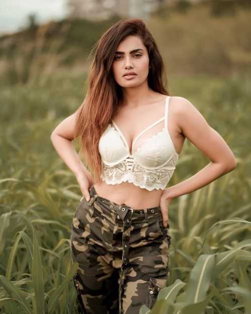 Sakshi Dwivedi Photos