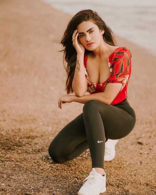 Sakshi Dwivedi Photos