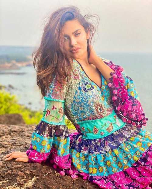 Sakshi Dwivedi Photos