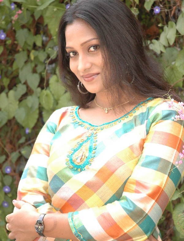 Lirisha Photos [HD]: Latest Images, Pictures, Stills of Lirisha - FilmiBeat