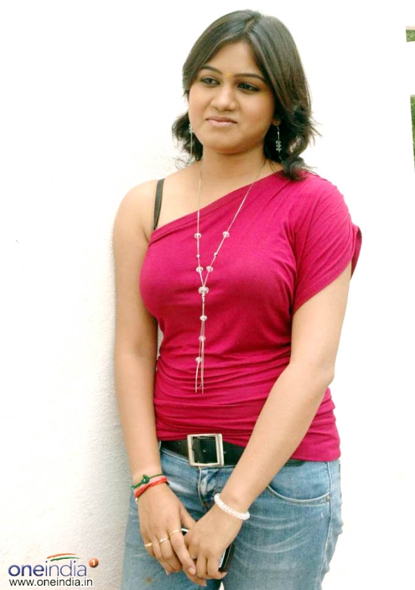 Gowri (Telugu) Photos [HD] Latest Images, Pictures, Stills of Gowri