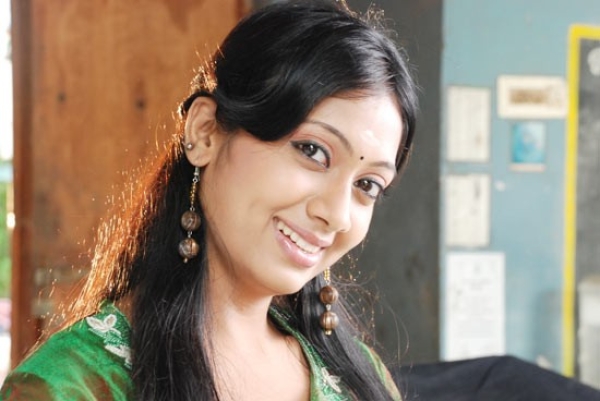 Unnai Naan Ariven Photos Hd Images Pictures Stills First Look Posters Of Unnai Naan Ariven Movie Filmibeat unnai naan ariven photos hd images