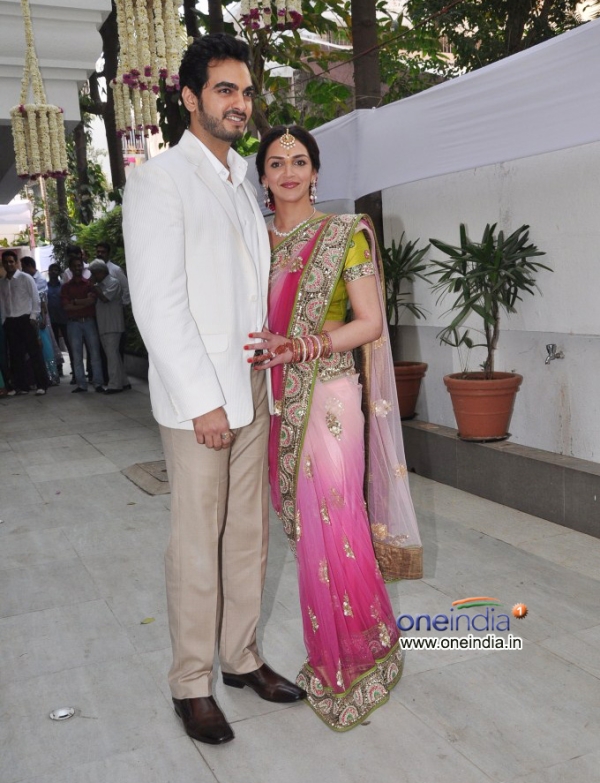 Esha Deol and Bharat Takhtani Engagement Photos FilmiBeat