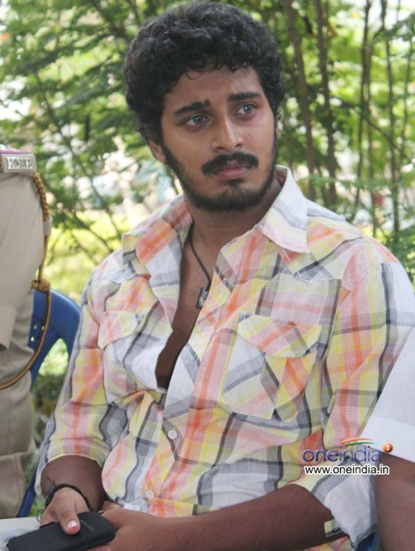 Kannada Film Red Muhurat Photos FilmiBeat