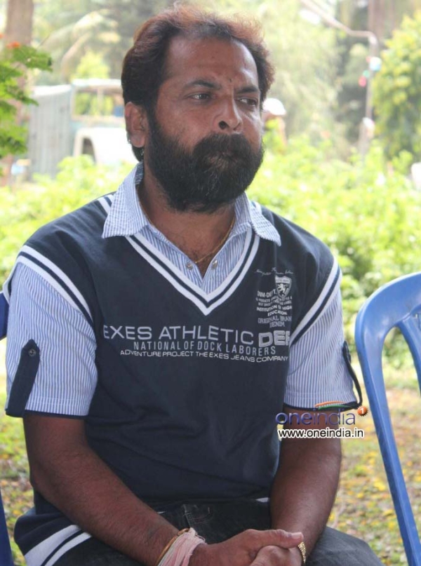 Kannada Film Red Muhurat Photos FilmiBeat