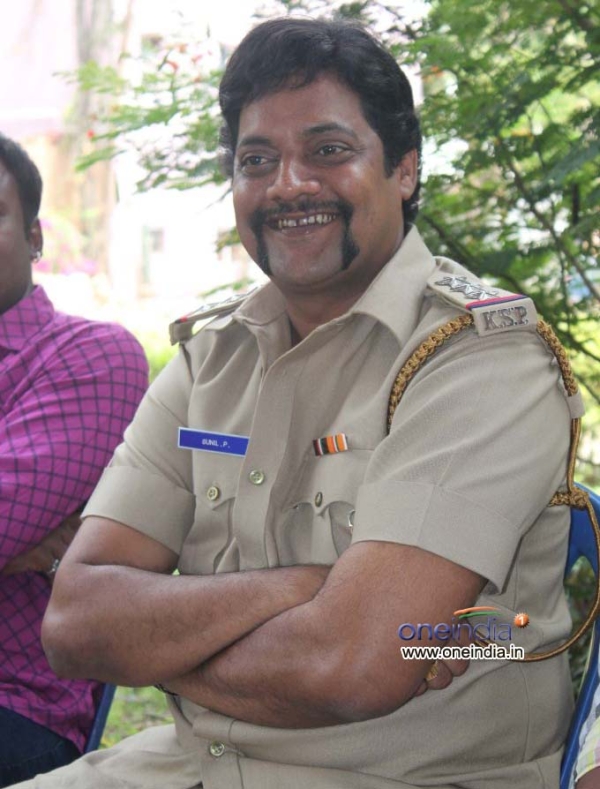 Kannada Film Red Muhurat Photos FilmiBeat