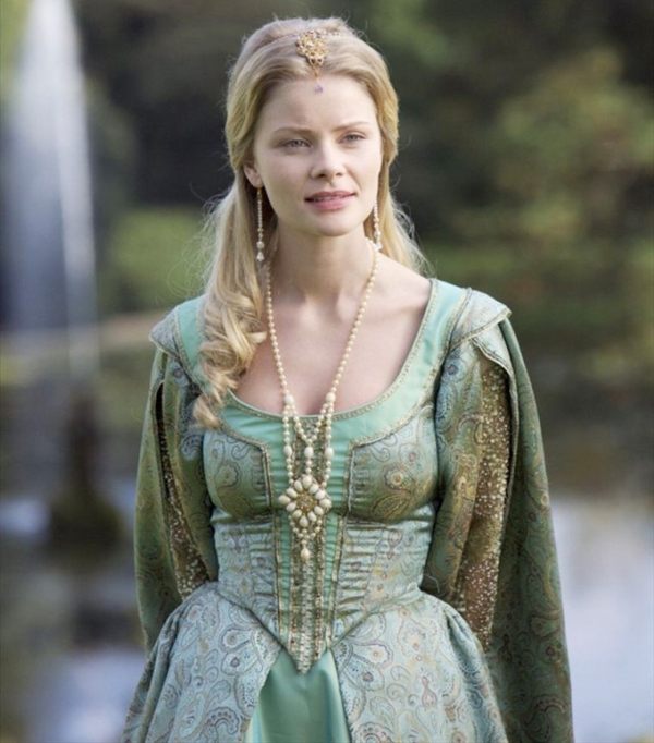 Anita Briem Bikini – Telegraph