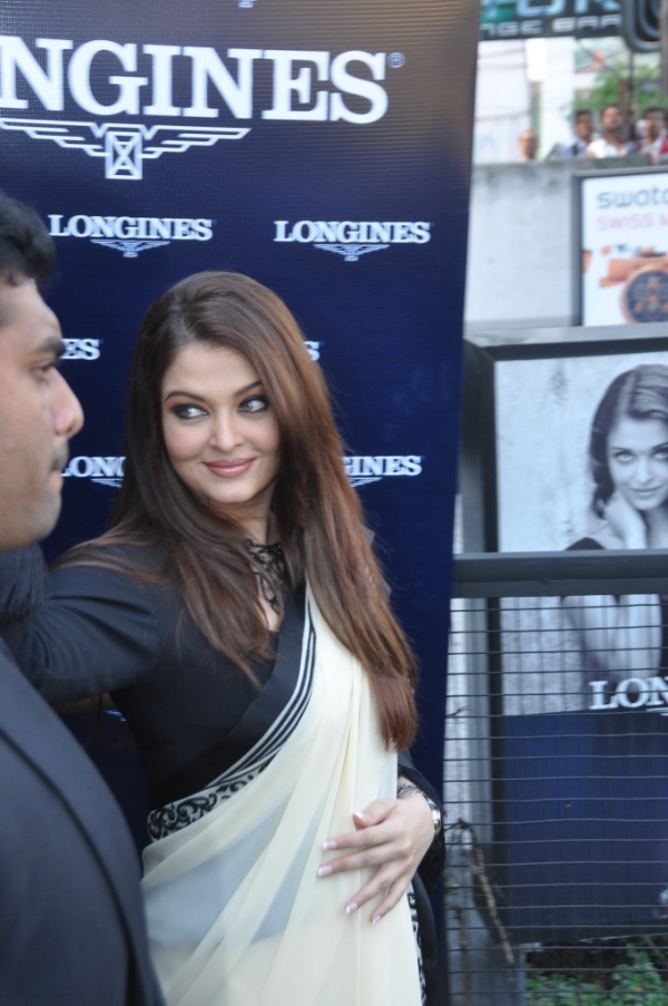 Aishwarya Rai Launch Longines Watch Show Room Photos Filmibeat Aishwarya Rai Launch Longines Watch Show Room Photos Filmibeat