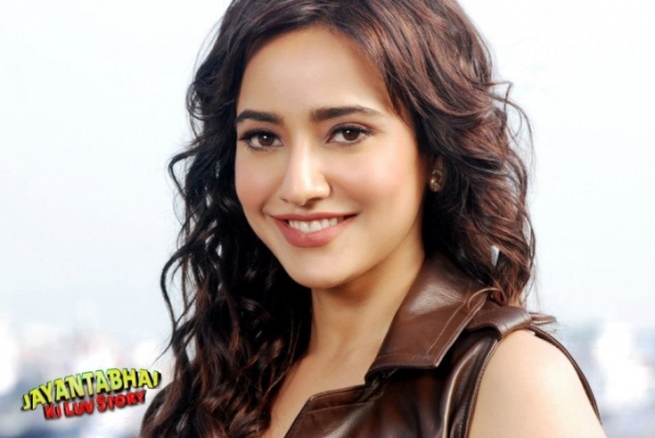 Neha Sharma Hd Wallpapers In Jayantabhai Ki Love Story - dHIFA bLOG