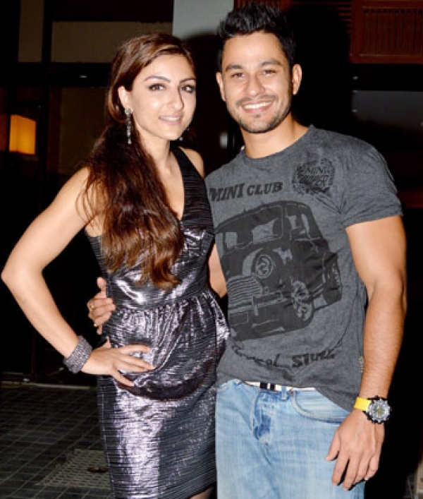 Kunal Khemu S 30th Birthday Bash Photos Filmibeat Kunal Khemu S 30th Birthday Bash Photos Filmibeat