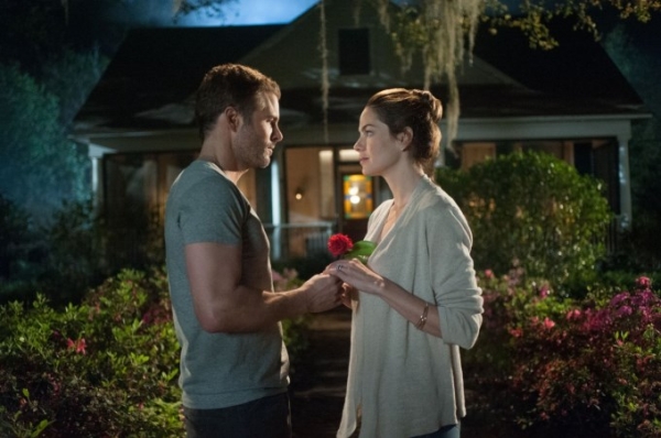 The Best Of Me Photos Hd Images Pictures Stills First Look Posters Of The Best Of Me Movie Filmibeat