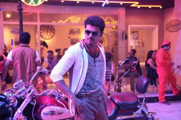 Kaththi Photos Hd Images Pictures Stills First Look Posters Of Kaththi Movie Filmibeat
