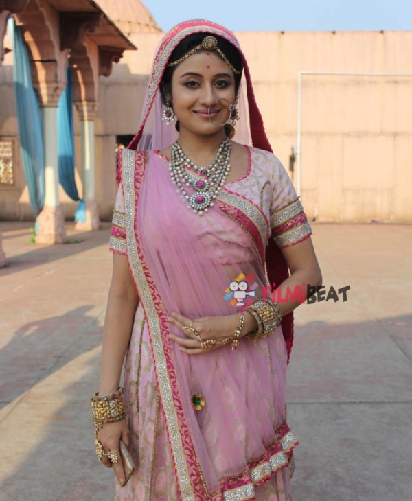 Jodha Akbar Zee Tv Watch Online All Episodes ZEE TV's Jodha Akbar Completes 350 Episodes Photos - FilmiBeat