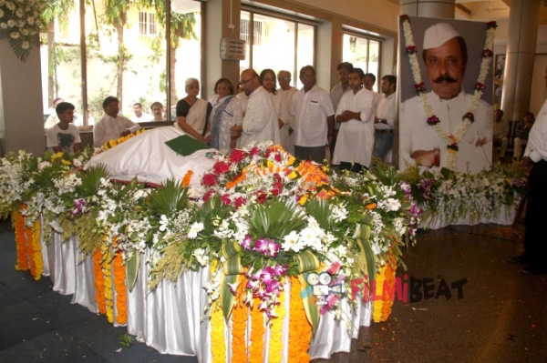 Sadashiv Amrapurkar Funeral Photos Filmibeat