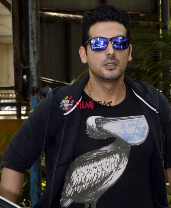 Zayed Khan Promotes 'Sharafat Gayi Tel Lene' Movie Photos - FilmiBeat