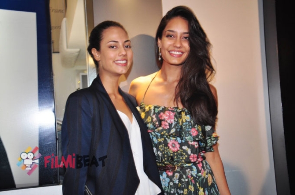 Lisa Haydon Chairs For Her Sister Julia Hyden's Academy Photos - FilmiBeat