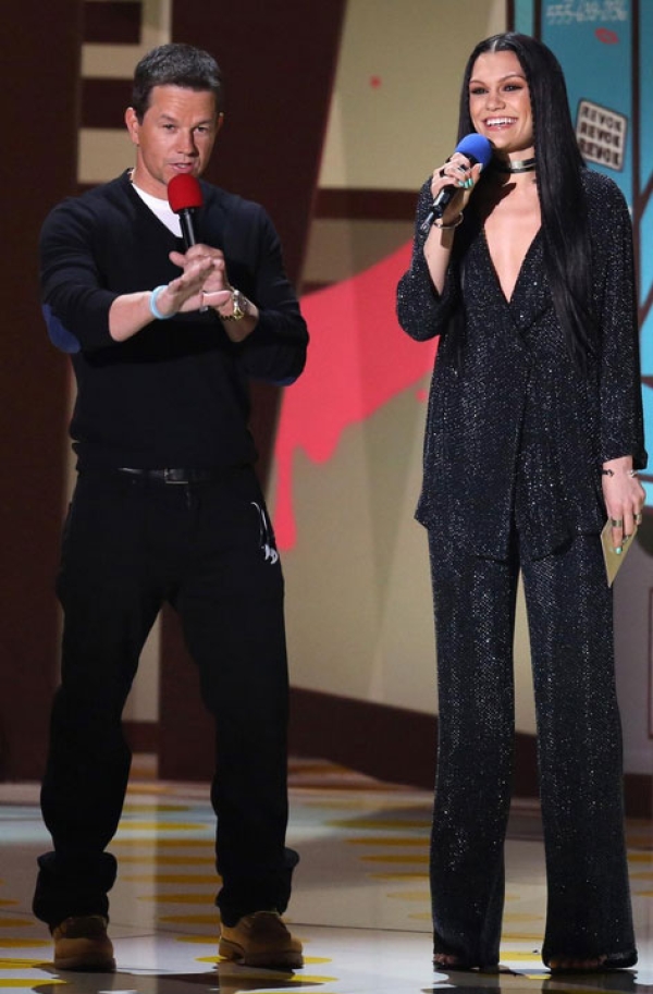 Mtv Movie Awards 2015 Photos Filmibeat Mtv Movie Awards 2015 Photos Filmibeat