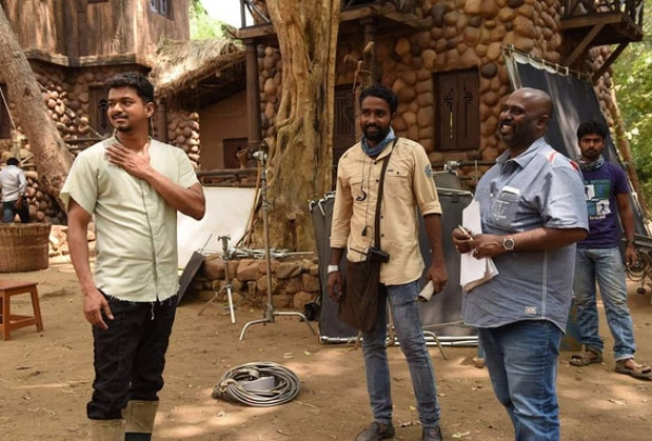 Puli Photos Hd Images Pictures Stills First Look Posters Of Puli Movie Filmibeat