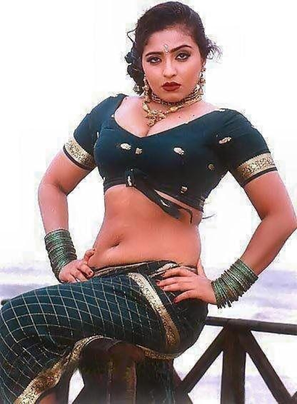 [Image: south-indian-actress-hot-cleavage_145337873760.jpg]