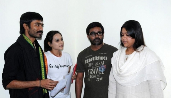 Rare And Unseen Pics Of Dhanush With His Family Photos ...