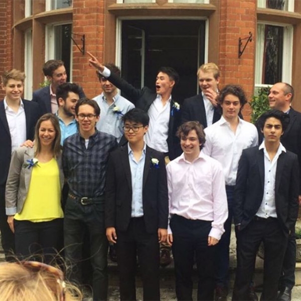 Shahrukh Khan Son Aryan Celebrates His Graduation Day Photos - FilmiBeat