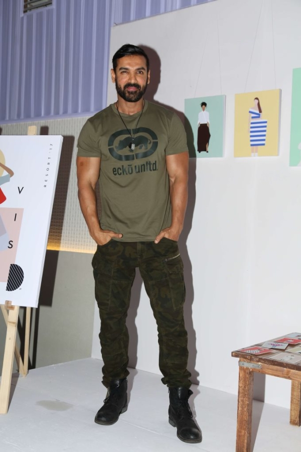 Share 76+ john abraham cargo pants in.eteachers