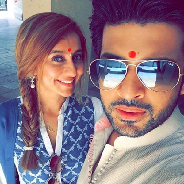 Romantic Moments Of Karan Kundra & Anushka Dandekar Photos - FilmiBeat