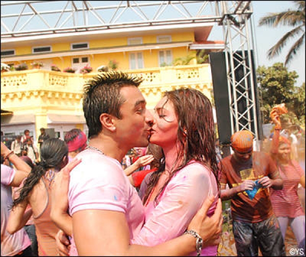 indian actress in holi