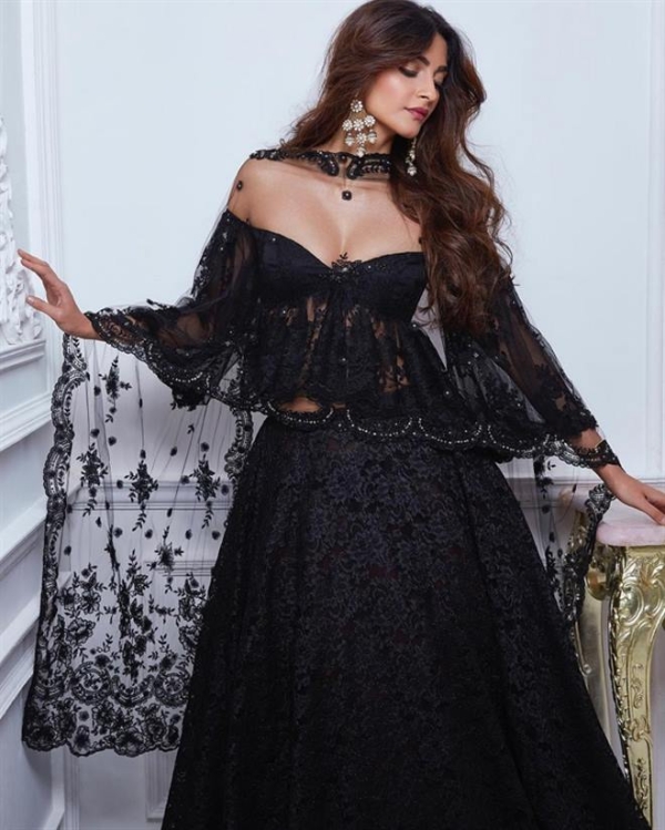 Sonam Kapoor Latest 2017 Photoshoot Photos - FilmiBeat