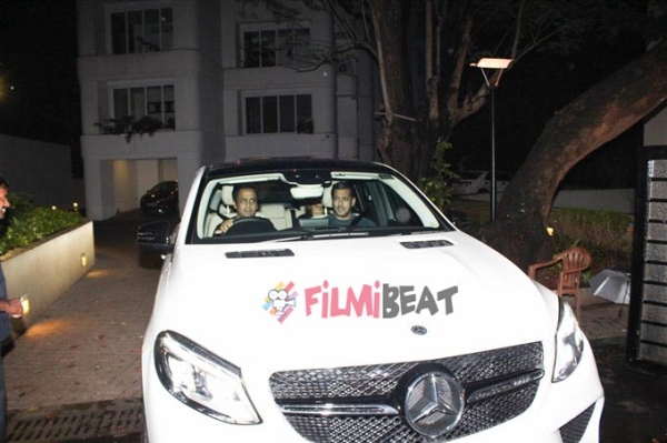 Shahrukh Khan Gifts New Mercedes Benz Car To Salman Khan Photos - FilmiBeat