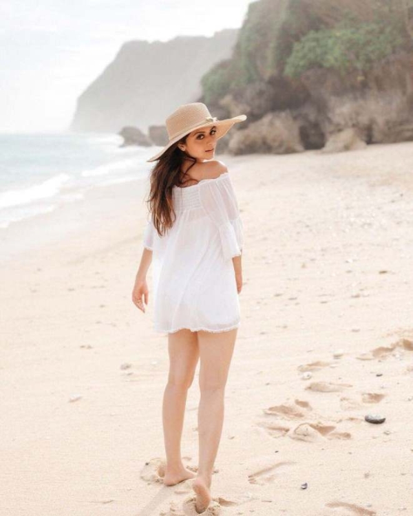View Glam Hot Photoshoot Of Actress Vedhika Photos