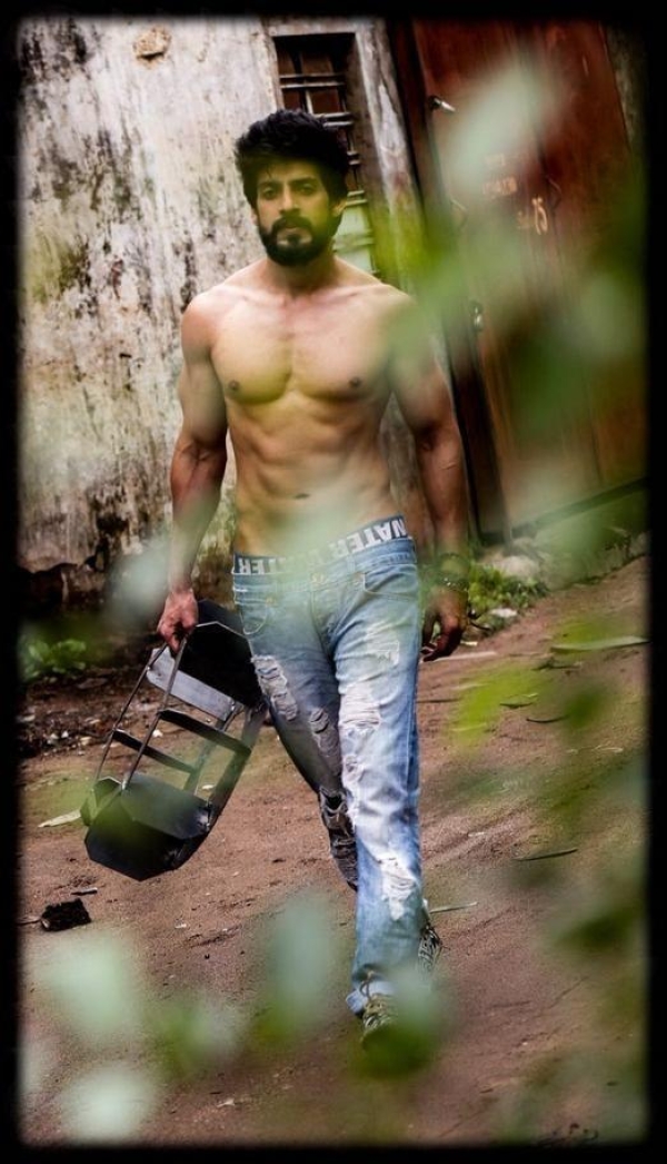 Actor Vishu Reddy Photoshoot Photos - FilmiBeat
