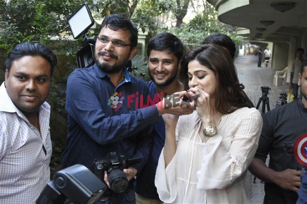 Shamita Shetty Birthday Celebration With Media Photos - FilmiBeat