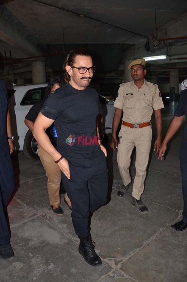 Aamir Khan And Actress Fatima Sheikh Watch Raid In Jodhpur Photos