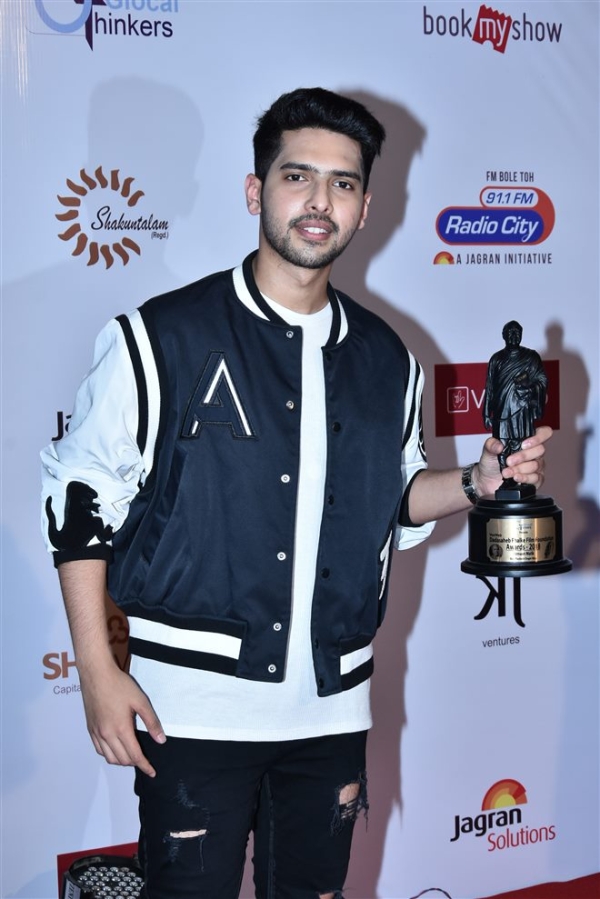 2018 awards photos 2/16   the famous singer armaan malik, who
