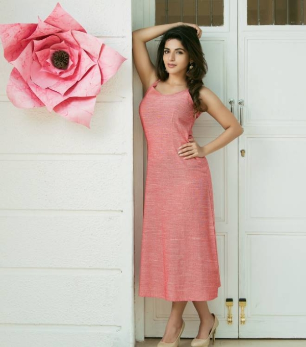 Iswarya Menon Photos Iswarya Menon Photos
