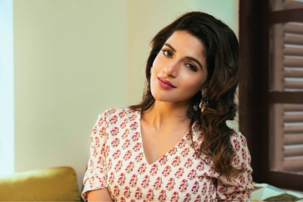 Iswarya Menon Photos Iswarya Menon Photos