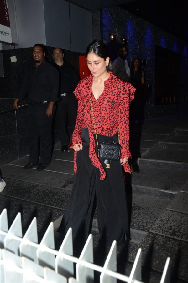 Kareena Kapoor With Friends Spotted At Hakkasann Bandra Photos - FilmiBeat