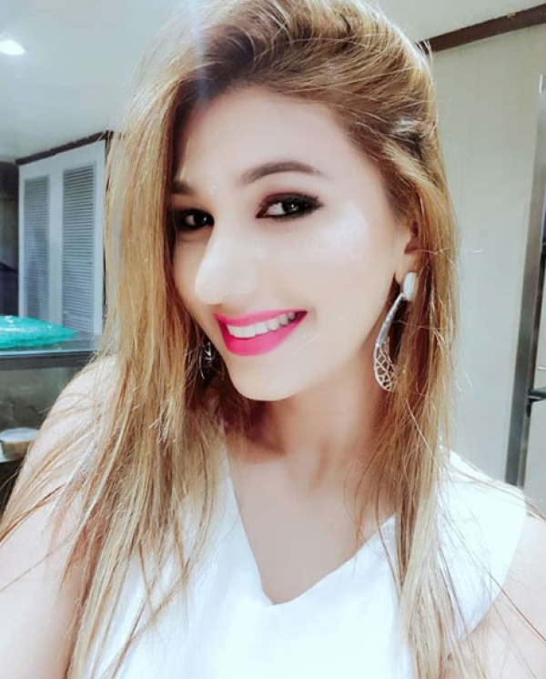Jasleen Matharu Photos [HD]: Latest Images, Pictures, Stills of Jasleen