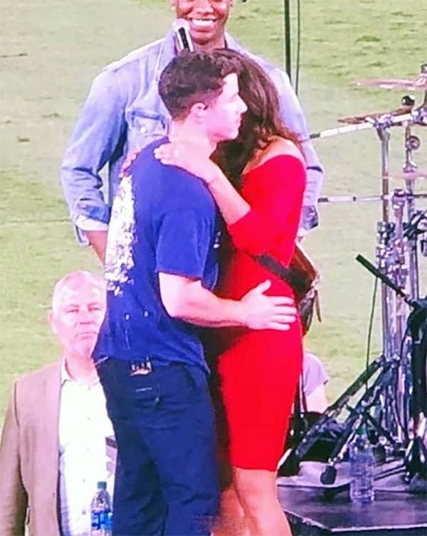 Priyanka Chopra’s First Kiss For His Fiance Nick Jonas Goes Viral