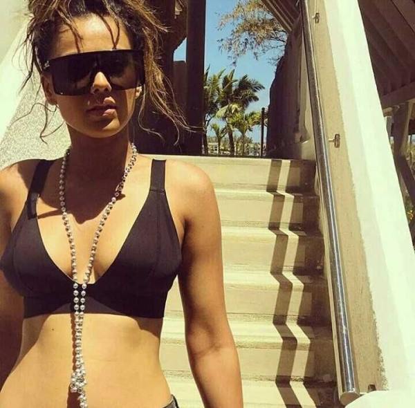 Nia Sharma Photos Hd Latest Images Pictures Stills Of Nia Sharma Filmibeat