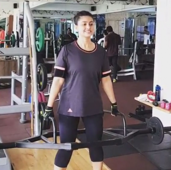 Celebrities Gym Workout Photos - FilmiBeat