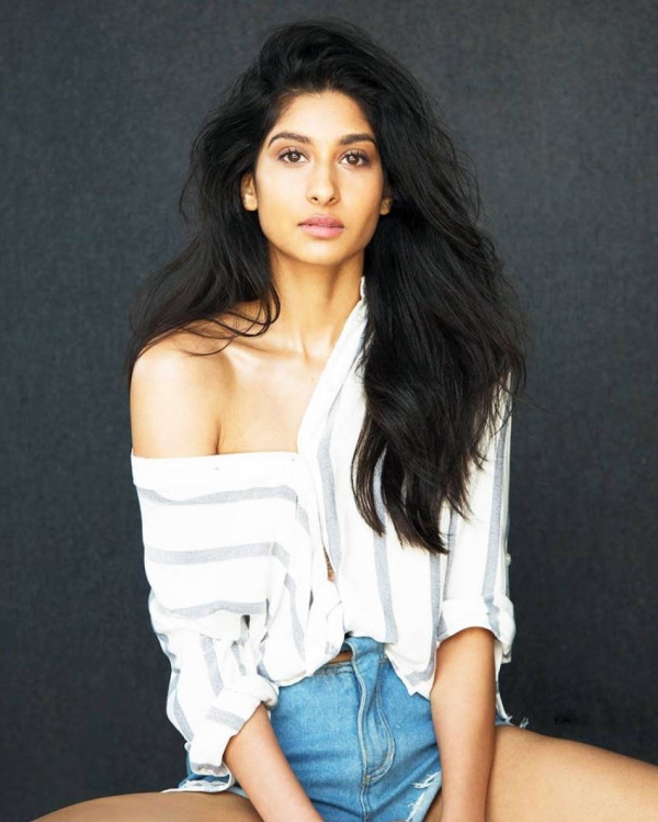 Poonam Dhillon daughter Paloma Dhillon Glamorous Photos