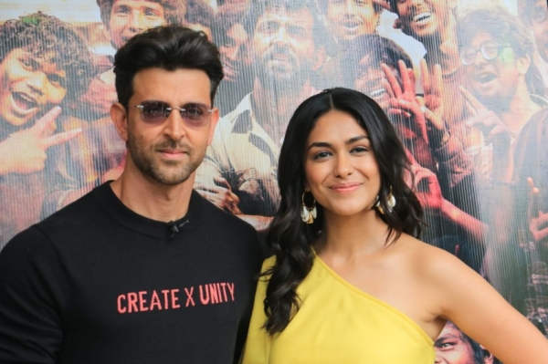 mrunal thakur and hrithik roshan