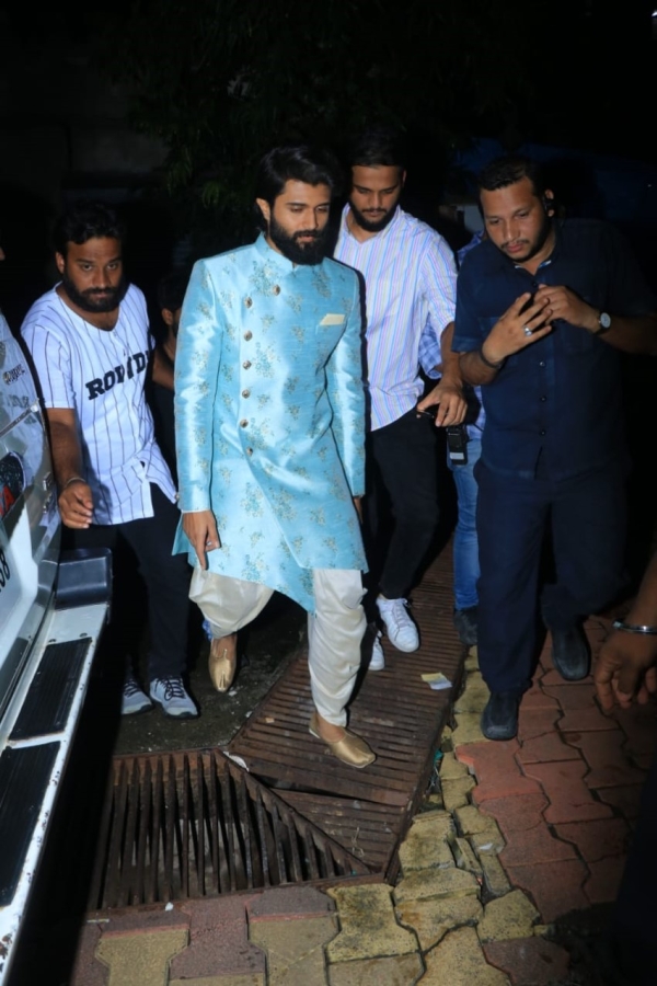 Image result for Kiara Advani joined with Vijay Devarakonda at Mumbai party!!