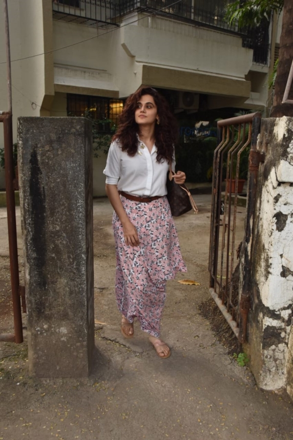 Taapsee Pannu GIRL SITTING ALONE AWAITING HIS ARRIVAL PHOTO GALLERY : IMAGES, GIF, ANIMATED GIF, WALLPAPER, STICKER FOR WHATSAPP & FACEBOOK #EDUCRATSWEB