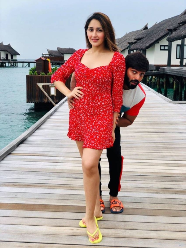 Romantic Moments of Arya And Sayyeshaa Photos